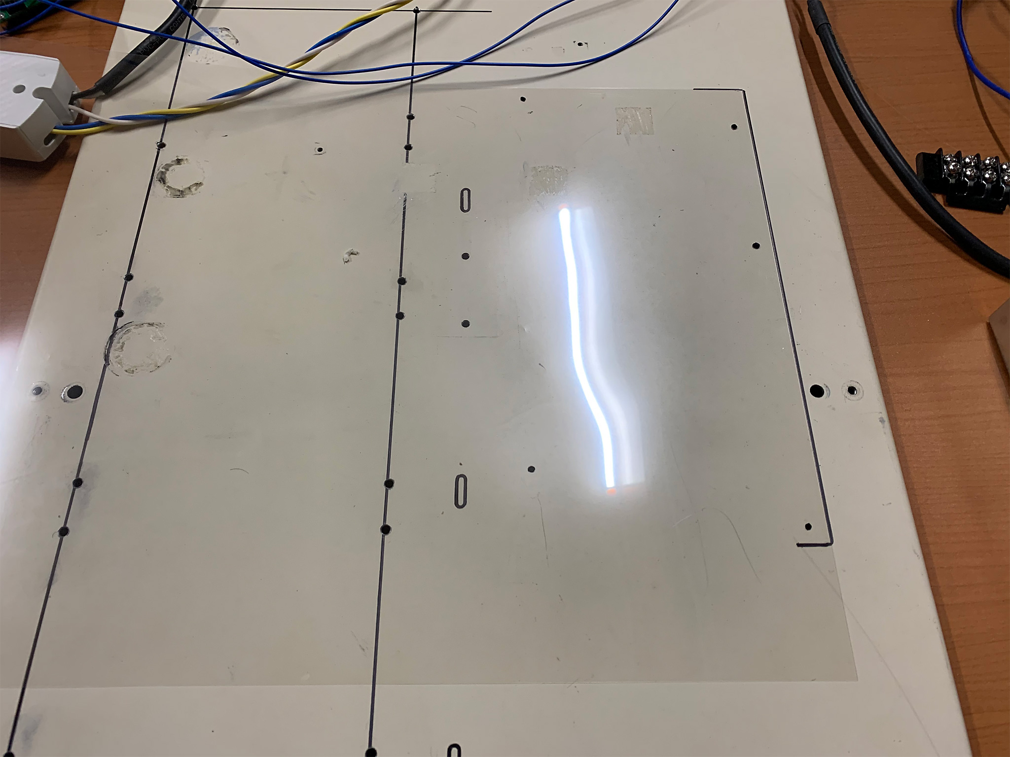 之後把投影片翻面（一定要翻對喔，水平或垂直鏡射），然後放到電板上。
