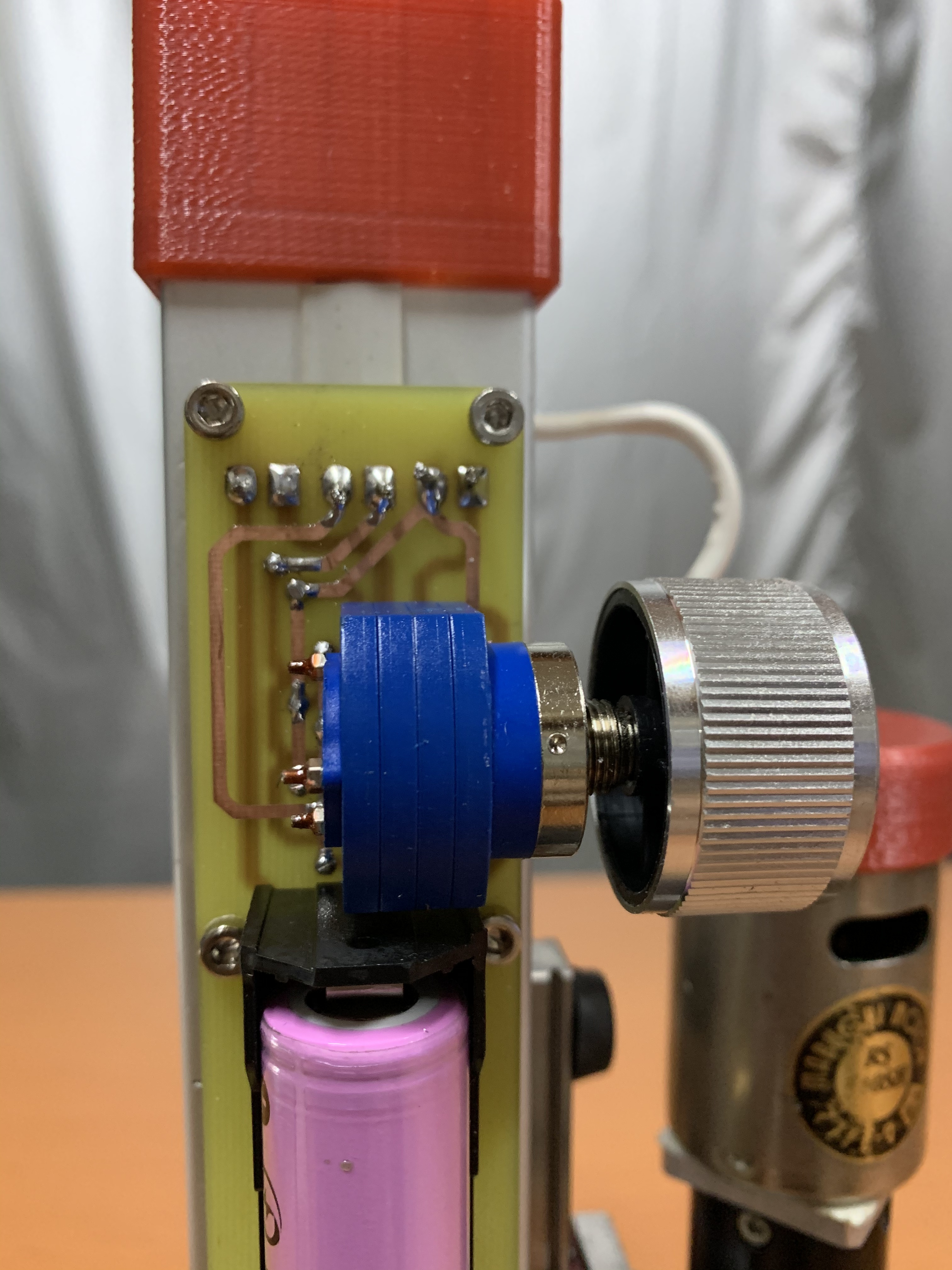 用簡單的分段開關控制正反轉