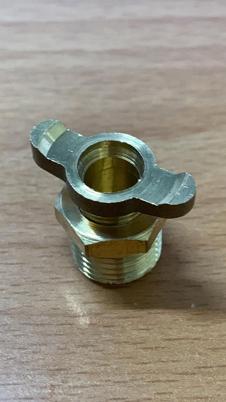 更換排水閥時上面的旋鈕不要先拆掉,不然很容易因為太薄而崩壞。