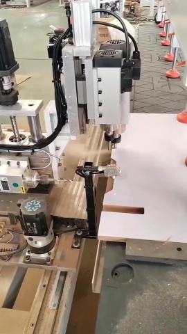CNC-門板拉槽加工.mp4