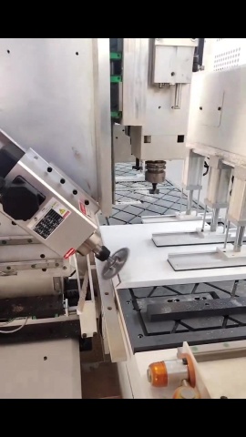 CNC-側邊開槽.mp4