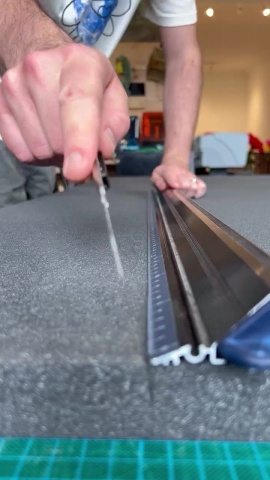 泡棉切割包裝.mp4