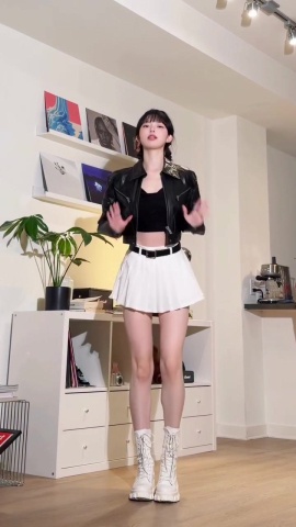 Kpop 獵魔女團 Golden 表演實例 - 這位表演蠻到位的值得大家參考